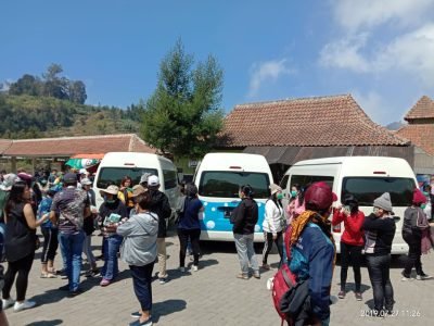 Sewa Hiace Ibu Herlina ke Dieng - 081316347887