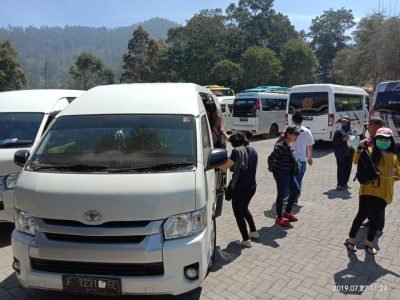 Sewa Hiace Ibu Herlina ke Dieng - 081316347887