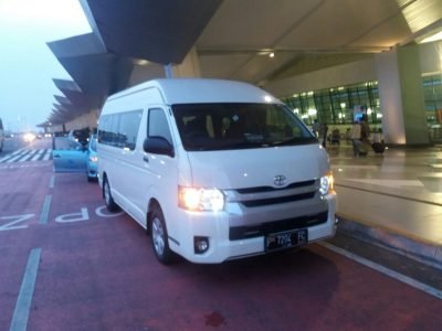 Sewa-Hiace-Murah-Agra-Car-Rental-4