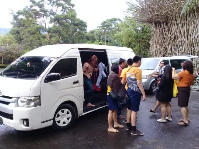 Sewa Hiace dengan Wisatawan dari Singapura di Bandung