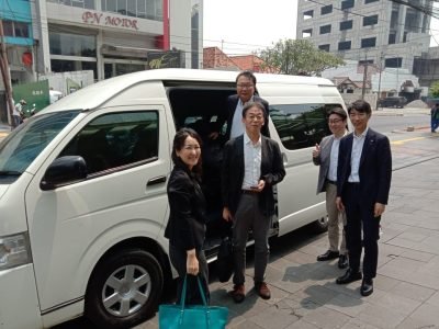 Sewa Hiace Tamu dari Korea Selatan - 081316347887